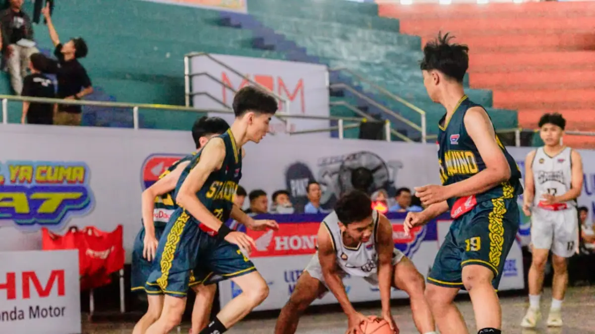 SMAN 1 Ngawi menang 33-16 atas SMAK St Thomas Aquino dan membidik kembali final Honda DBL with Kopi Good Day 2026 East Java-West.