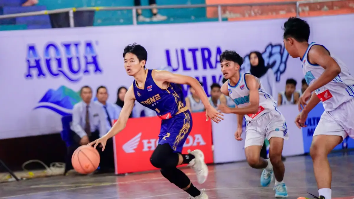 SMAN 2 Ponorogo menundukkan SMAN 1 Pare 44-25 di Honda DBL with Kopi Good Day 2026 East Java-West.