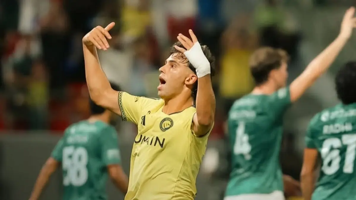 Al Nassr menang comeback 3-2.