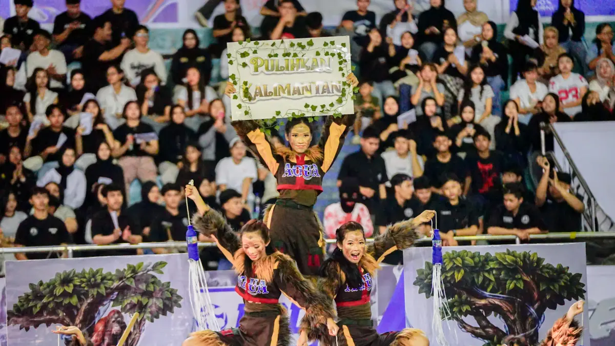 Bhima Dance Crew SMAN 1 Madiun mengangkat isu karhutla Kalimantan.