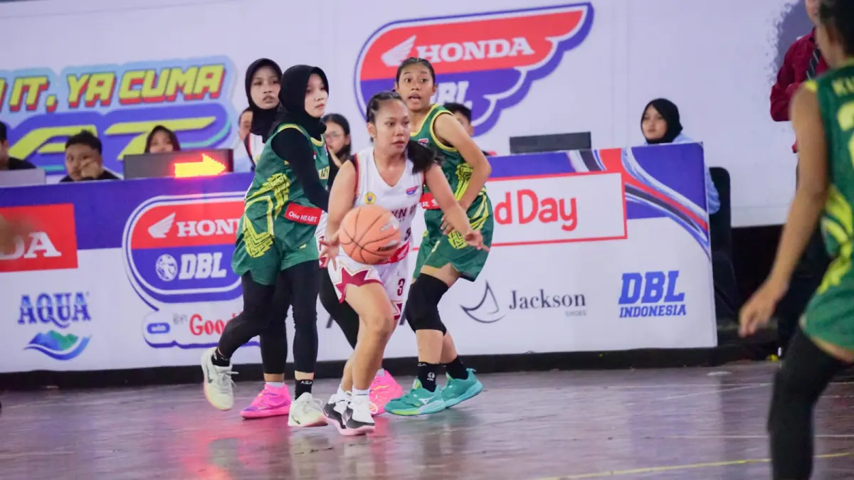 Juara bertahan SMKN 2 Boyolangu menang dramatis 13-12 atas SMAN 1 Boyolangu dan melaju ke Fantastic Four.