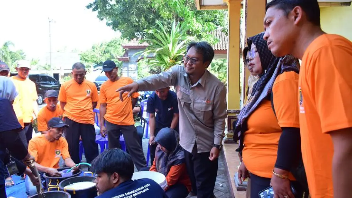 MMD 45 UB mengenalkan Complex Rice System dan MOL bonggol pisang untuk mendorong pertanian berkelanjutan di Desa Jeblogan, Ngawi.