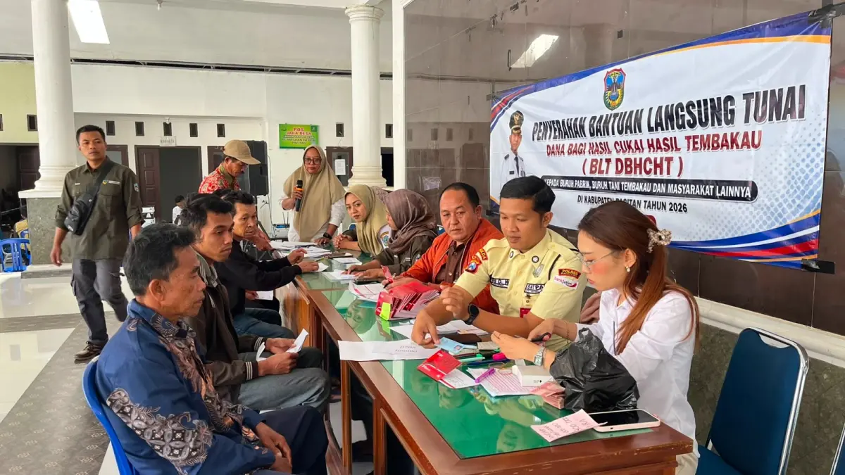 BANSOS: Para pekerja sektor tembakau di Pacitan menerima BLT DBHCHT. Setiap penerima mendapat Rp 600 ribu untuk periode Juli–Agustus 2026.