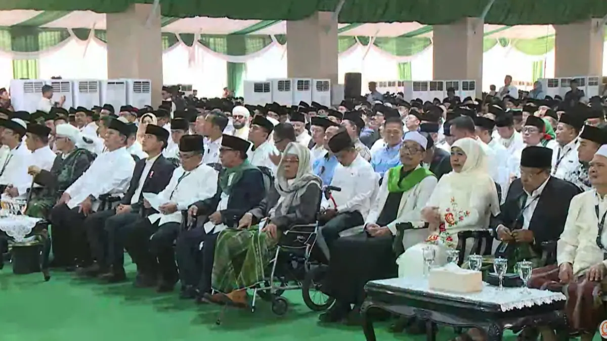 MUKTAMAR: Presiden Prabowo Subianto didampingi Wapres Gibran Rakabuming Raka menghadiri pembukaan Muktamar ke-35 NU di Jombang, Kamis (27/8). JAWA POS RADAR JOMBANG