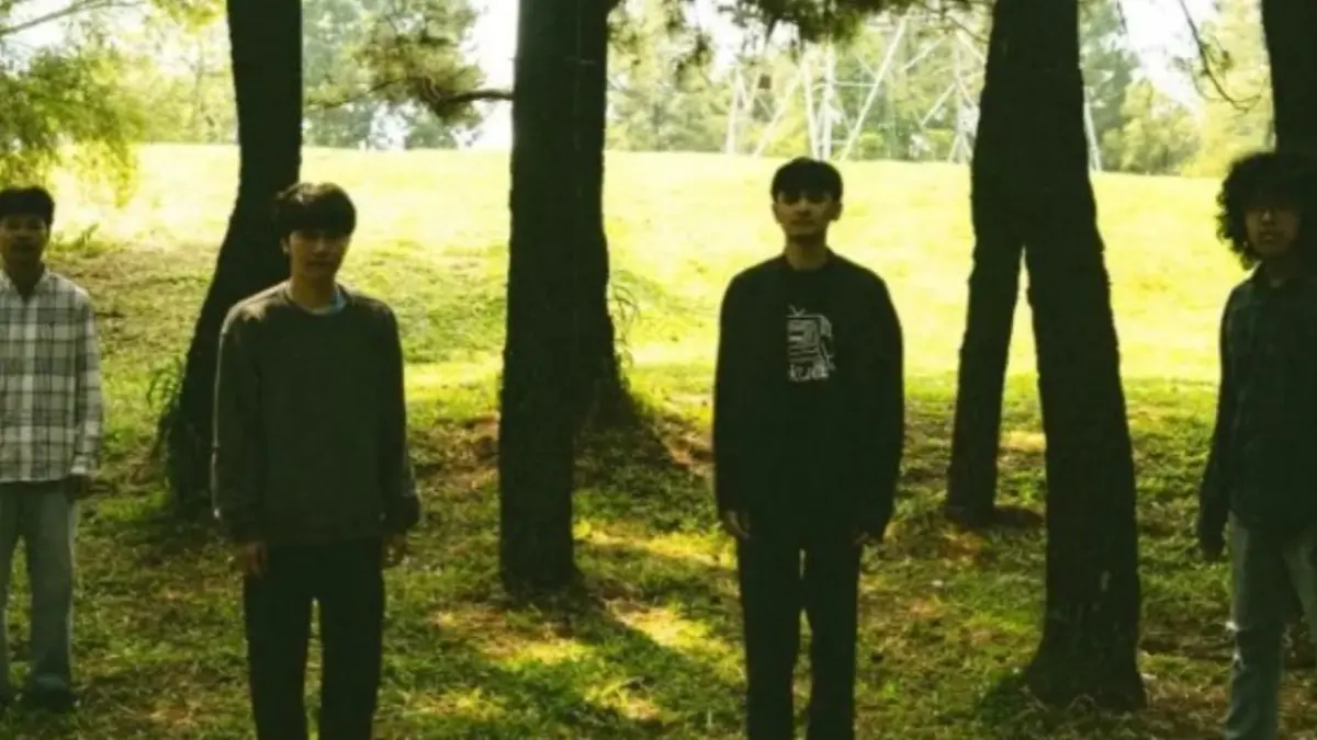 Pineline merangkum kecemasan dan kegelisahan dalam mini album perdana Pressure, memadukan shoegaze, dream pop, dan indie rock.