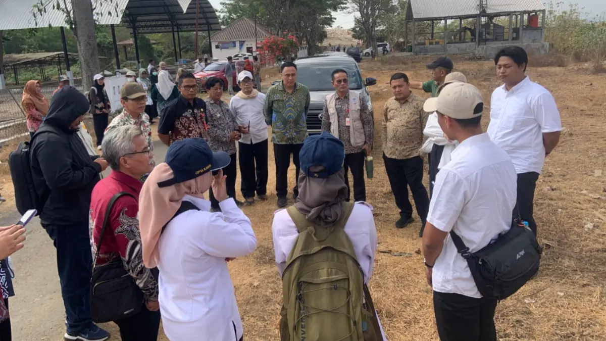 CEK: Tim dari pemerintah pusat didampingi organisasi perangkat daerah mengecek lokasi rencana pembangunan TPST LSDP di kawasan TPA Kaliabu, Kecamatan Mejayan.