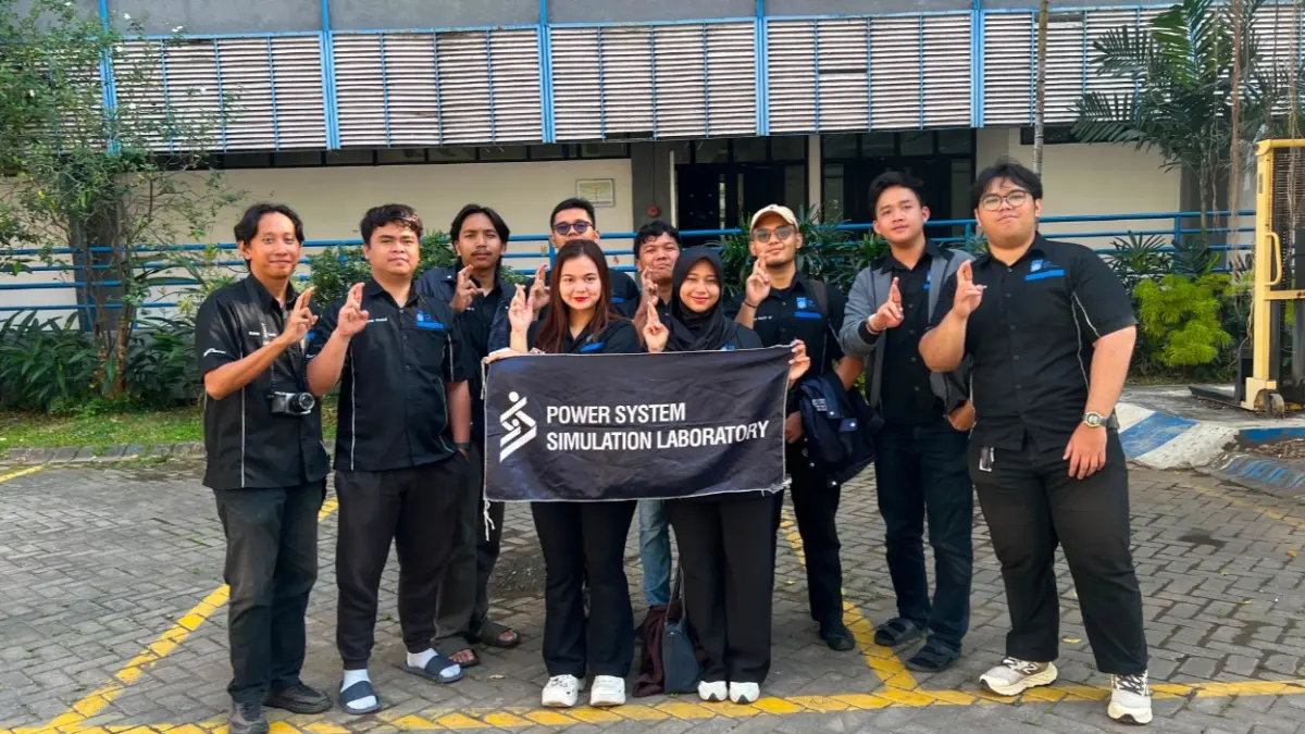 ITS memberi dukungan PLTS hybrid di Pesantren Al-Muqorrobun Madiun.