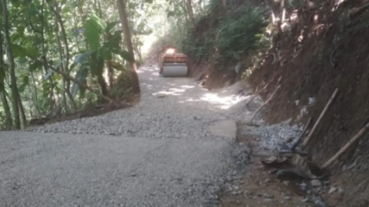 INFRASTRUKTUR: Pengerjaan jalan lingkungan di sejumlah wilayah Pacitan terus dikebut. Disperkimtan untuk Jawa Pos Radar Pacitan