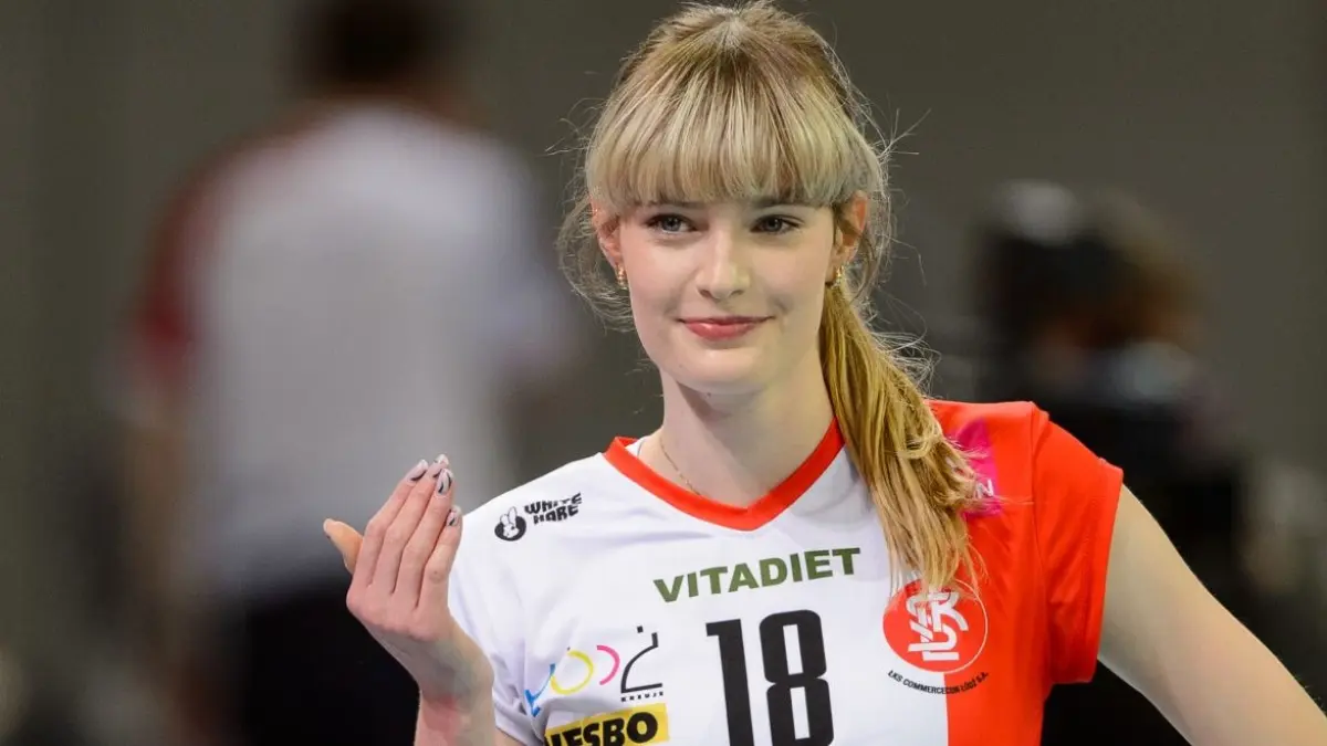Paras cantik Julita Piasecka membuatnya ramai dibicarakan di kompetisi EuroVolley 2026.