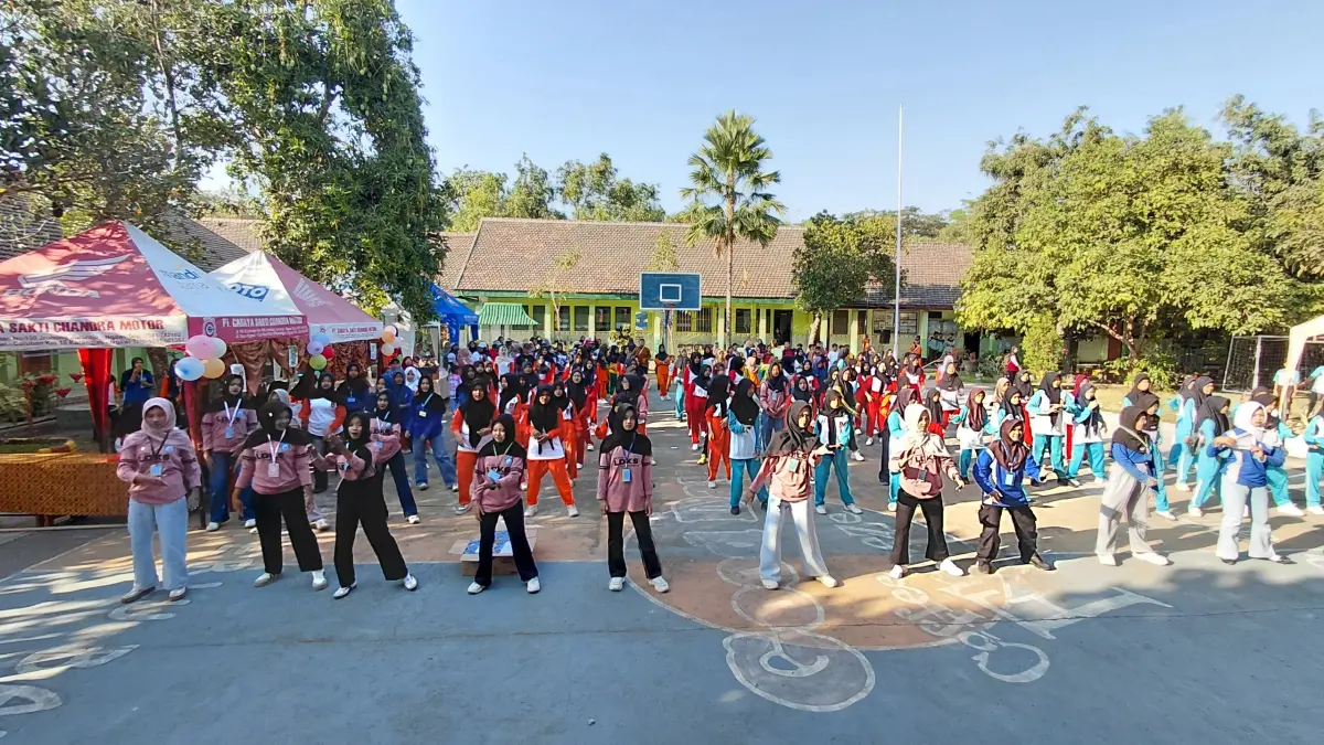 SMPN 2 Saradan merayakan HUT ke-45.
