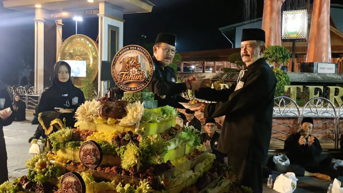 BAKTI UNTUK NEGERI: Rangkaian peringatan 104 tahun PSHT menjadi momentum meneguhkan persaudaraan dan guyub rukun sekaligus memperkuat pengabdian kepada masyarakat. 