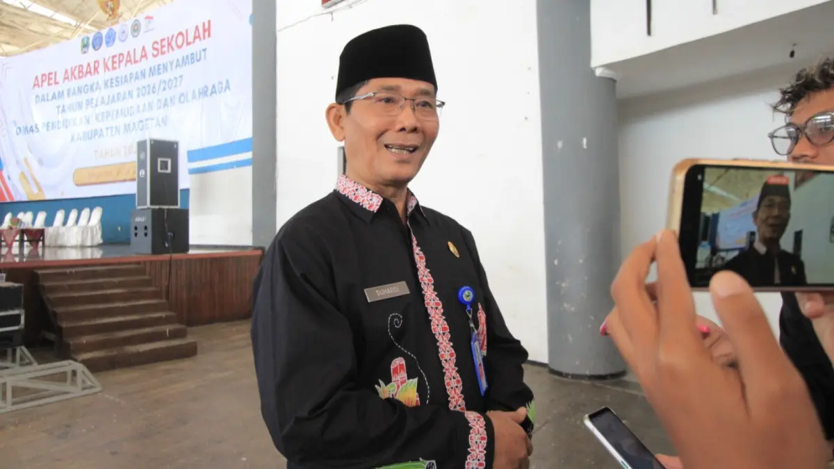 WASPADA PENIPUAN: Kepala Dindikpora Magetan Suhardi mengingatkan sekolah penerima program revitalisasi sekolah agar tidak melayani pihak yang meminta imbalan maupun menawarkan bantuan mengatasnamakan program tersebut. Aji Putra/Radar Magetan