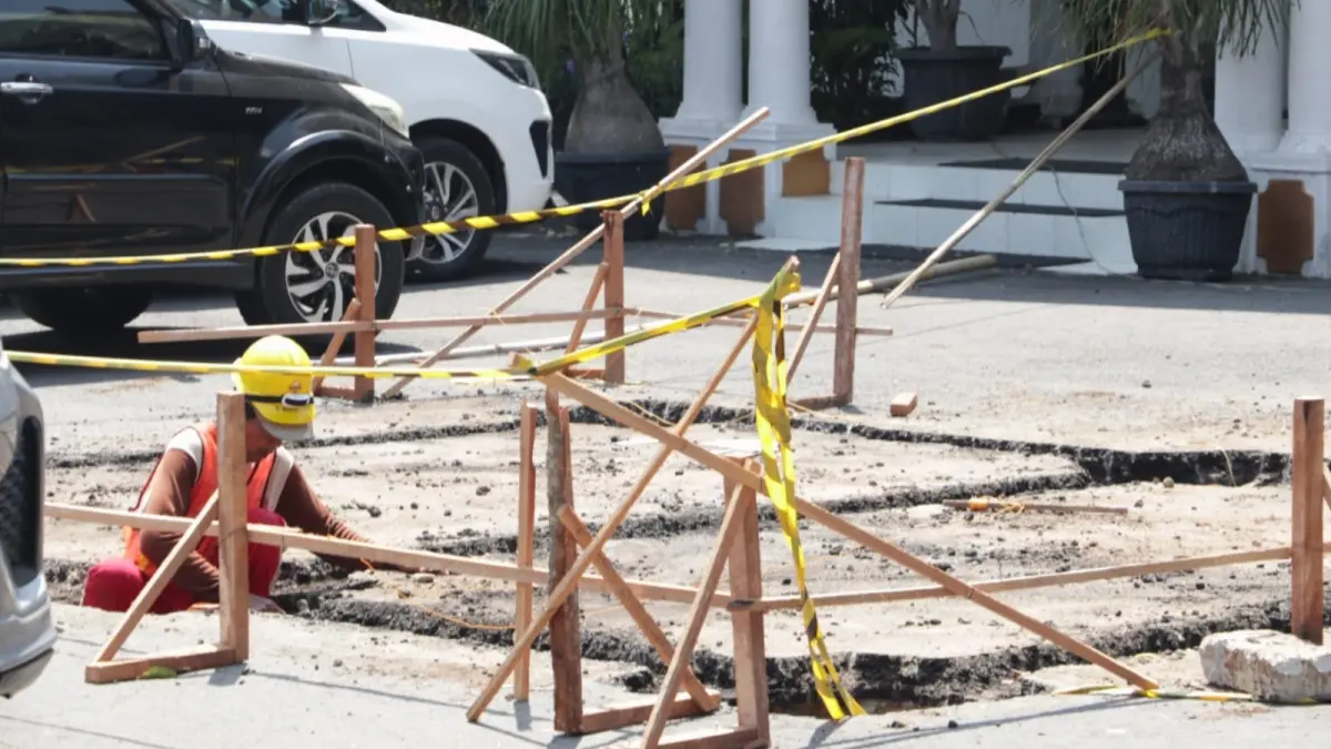 PERKETAT PENGAMANAN: Pemkab Ponorogo membangun Pos 27 baru dan sumur resapan di sisi timur Pendapa Kabupaten Ponorogo. Sugeng Dwi N./Jawa Pos Radar Ponorogo