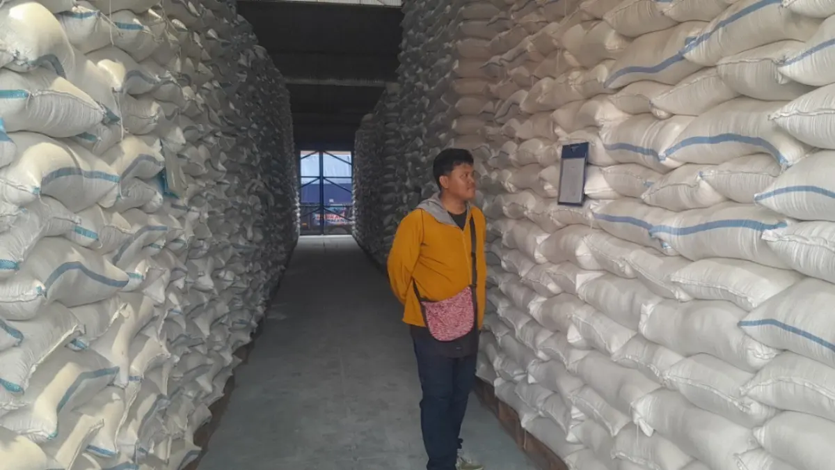 STOK AMAN: Persediaan beras di gudang Bulog Madiun di Ngawi. Asep Syaeful Bachri/Jawa Pos Radar Ngawi