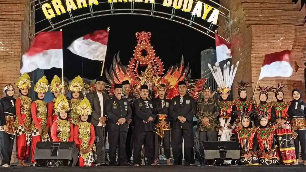HARMONI: Keluarga besar PSHT Pusat Madiun meneguhkan persaudaraan dan kebinekaan dalam pengajian yang memadukan budaya dan religi pada momentum 104 tahun Setia Hati Terate.