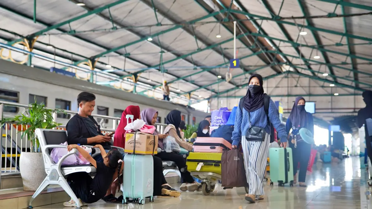 MOBILITAS MENINGKAT: Aktivitas penumpang kereta api di wilayah KAI Daop 7 Madiun.