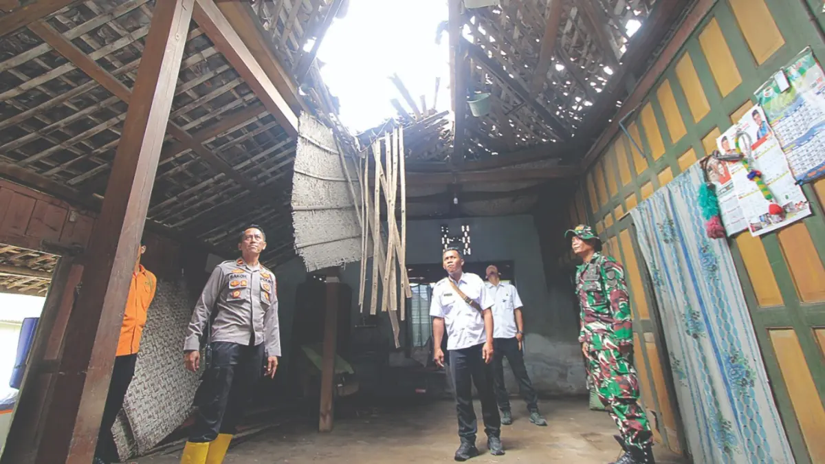 BUTUH PERBAIKAN: Salah satu rumah warga di Kabupaten Magetan mengalami kerusakan parah. Aji Putra/Jawa Pos Radar Magetan