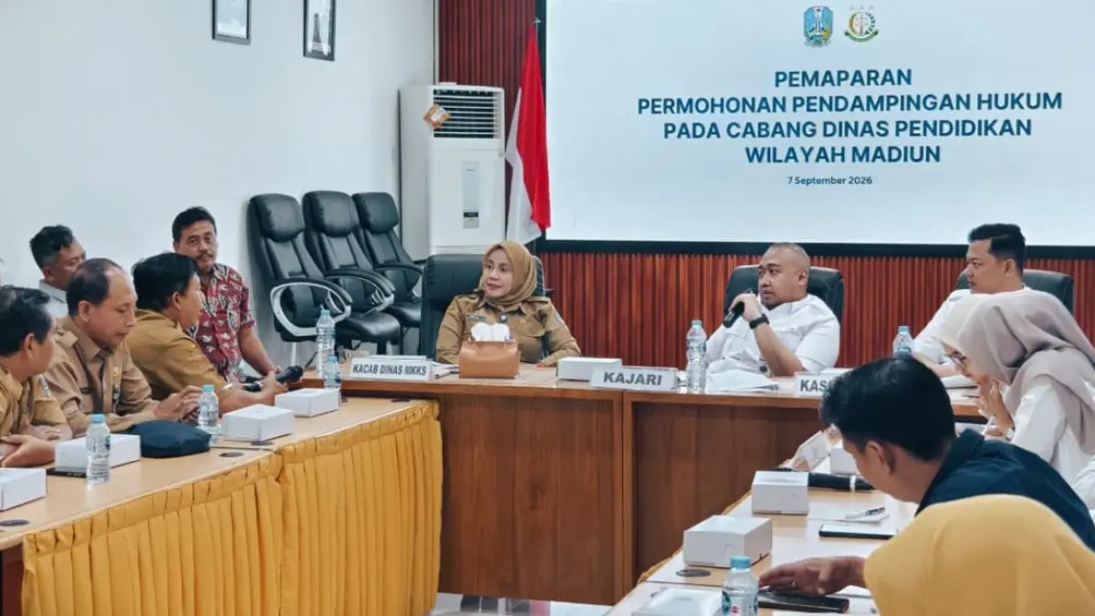Kacabdindik Madiun Lena bersama Kajari Ngawi Beny Hermanto serta para jajaran cabdindik, perwakilan sekolah, dan kejari, dalam diskusi pendampingan program revitalisasi sekolah di wilayah Ngawi.
