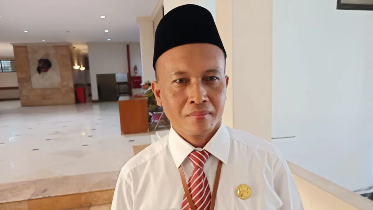 BERANI BERSAING: Kepala SMPN 5 Ngrayun Sunyoto menjadi satu-satunya kepala sekolah yang ikut seleksi terbuka JPTP Pemkab Ponorogo. 