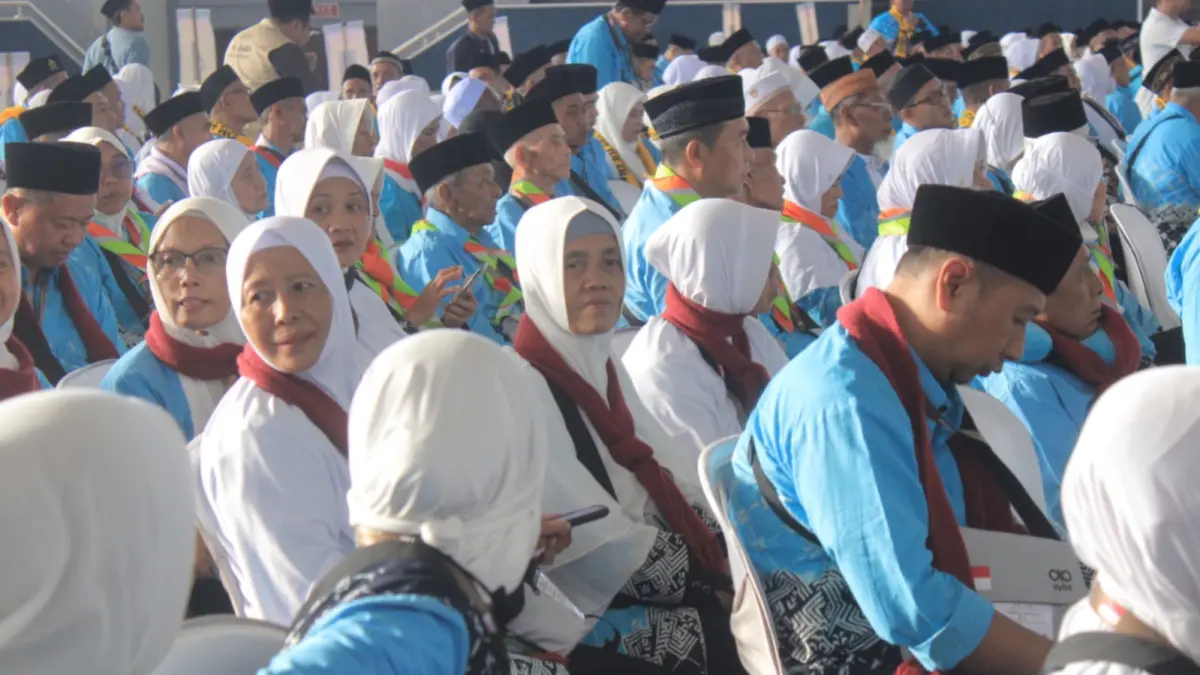 RENCANA PENGALIHAN: Jemaah haji Magetan saat menjalani proses pemberangkatan menuju Tanah Suci. Aji Putra/Jawa Pos Radar Magetan