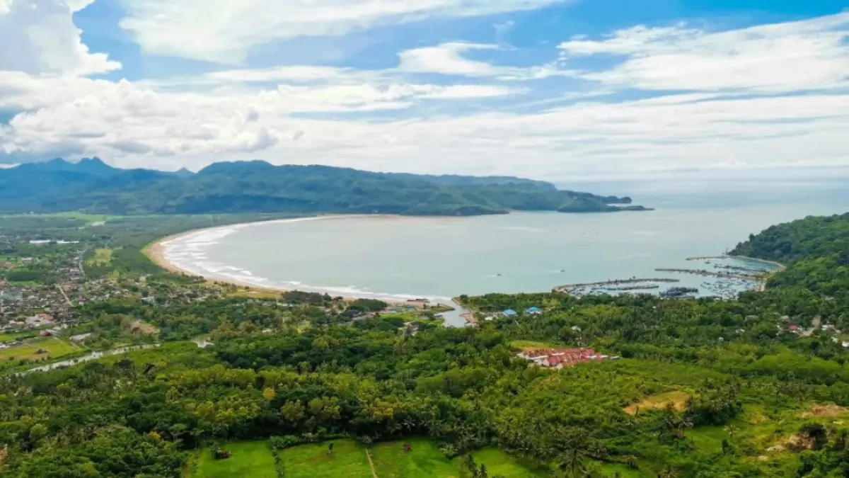 TEKAN RISIKO KARHUTLA: Pacitan menjadi salah satu wilayah sasaran Operasi Modifikasi Cuaca di Jawa Timur pada 3–9 September 2026. Ilustrasi foto: Nur Cahyono/Jawa Pos Radar Pacitan