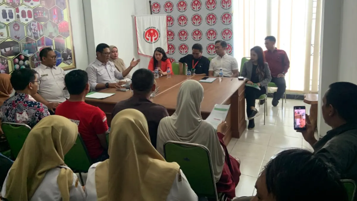 DIKAWAL: Disperdagkop-UM Kabupaten Madiun memfasilitasi mediasi KSPPS BMT MBS Syariah dengan para anggotanya. LODITYA FERNANDEZ/RADAR CARUBAN