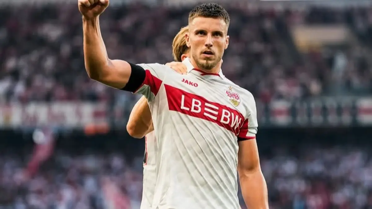 Erdemin Demirovic cetak hattrick tadi malam.