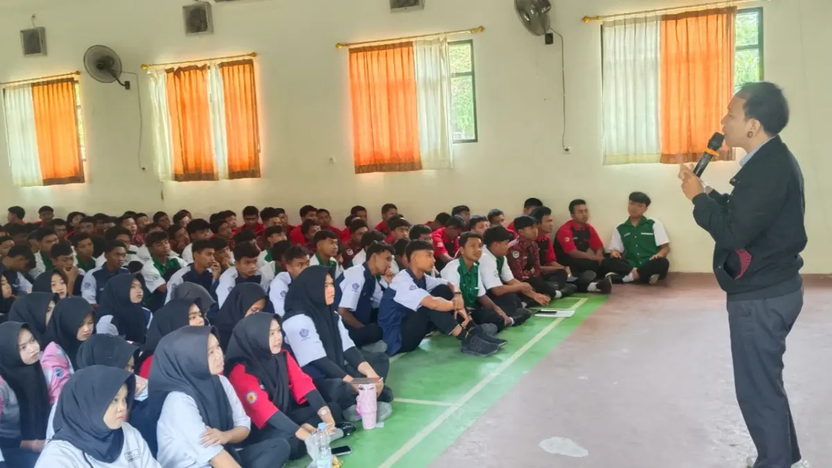Sebanyak 460 siswa SMKN 1 Bagor mengikuti pelatihan public speaking bersama Jawa Pos Radar Madiun sebagai bekal memasuki dunia kerja.
