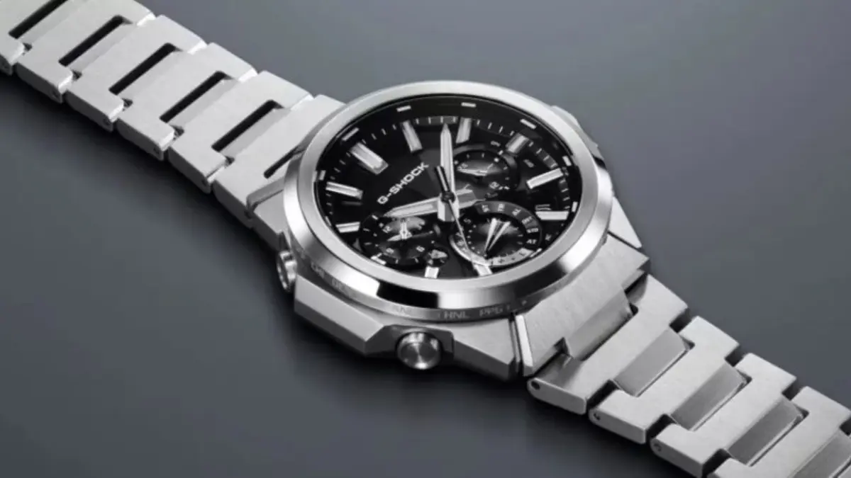 Jam tangan Casio G-Steel GST-W1000 tampil mewah dengan fitur pintar. (GIZMOCHINA)