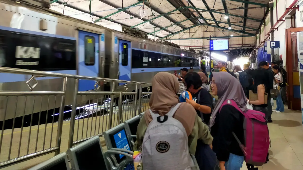 CEK KESELAMATAN: Perjalanan kereta api menuju wilayah Madiun terdampak gempa M 6,5, Sabtu (12/9) pagi.