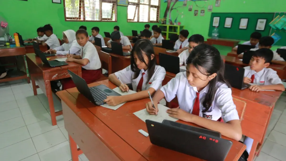 BELUM TUNTAS: Pengadaan seragam sekolah gratis bagi siswa Kota Madiun telah memasuki proses tender ketiga. ILUSTRASI BAGAS BIMANTARA/JAWA POS RADAR MADIUN
