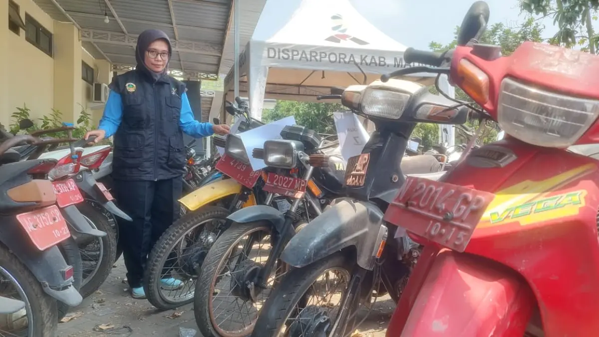DILELANG: Deretan kendaraan dinas yang menjadi aset Pemkab Madiun. DIAN RAHAYU/JAWA POS RADAR CARUBAN