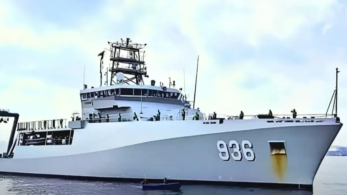 KRI Canopus bantu pencarian korban. (Indomaritim)