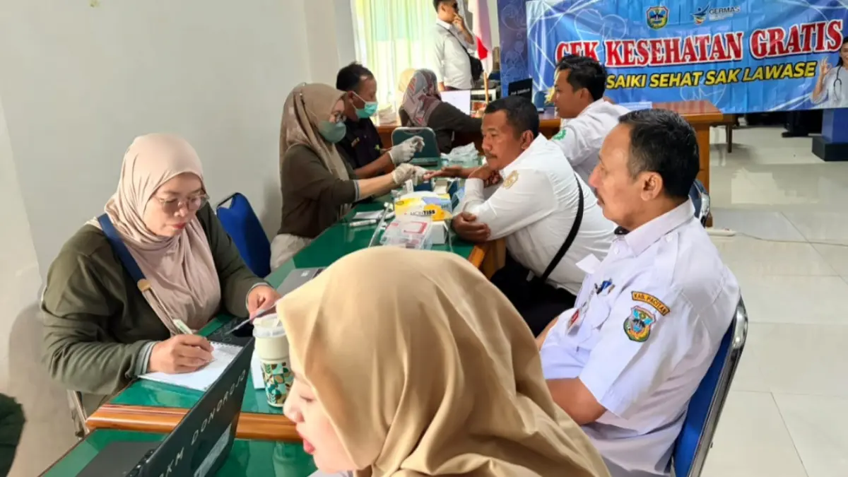 DETEKSI DINI: ASN Pemkab Pacitan menjalani cek kesehatan gratis. Nur Cahyono/Jawa Pos Radar Pacitan