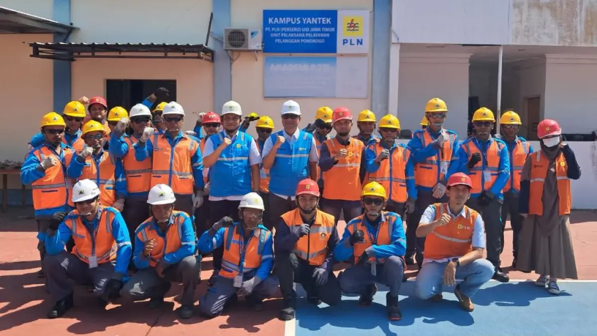 PLN UP3 Ponorogo gelar Kampus Yantek tingkatkan kompetensi petugas di momen Hari Pelanggan Nasional 2026.