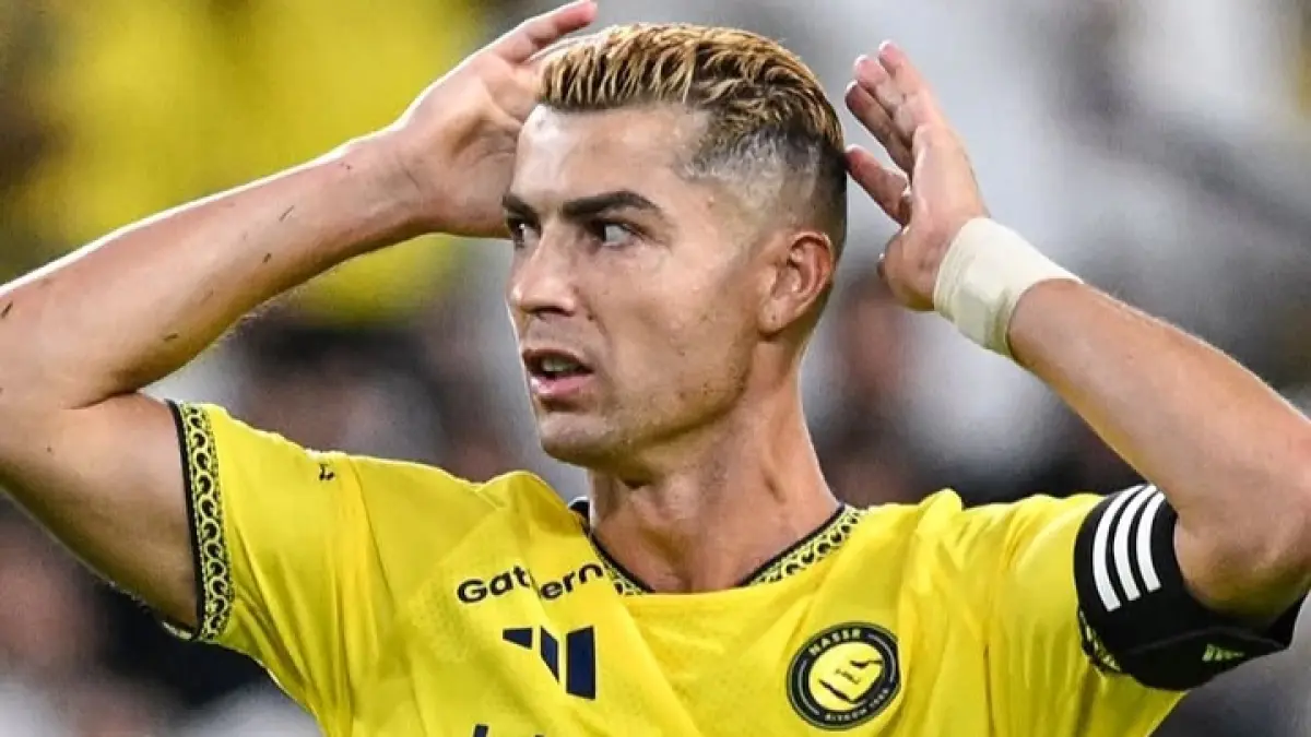 Ronaldo tampil melempem tadi malam. (433)