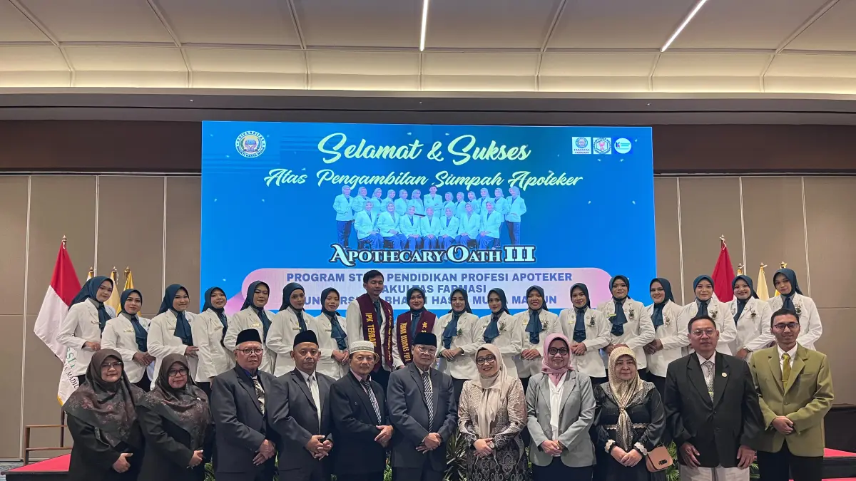 WISUDA: UBHM menggelar sumpah profesi jurusan apoteker di Aston Madiun hari ini (19/9). (BAGAS BIMANTARA/RADAR MADIUN)
