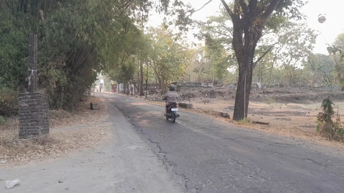 PRIORITAS INFRASTRUKTUR: Pemkab Ngawi mengalokasikan Rp 29,77 miliar untuk perbaikan sepuluh ruas jalan sepanjang 15,5 kilometer melalui P-APBD 2026. ASEP SYAEFUL/RADAR NGAWI