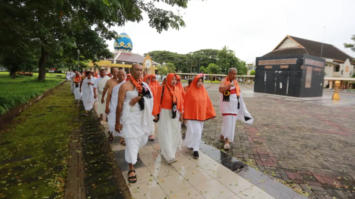 PERSIAPAN HAJI: Para jemaah mengikuti manasik haji sebelum keberangkatan ke Tanah Suci. DOK JAWA POS RADAR MADIUN