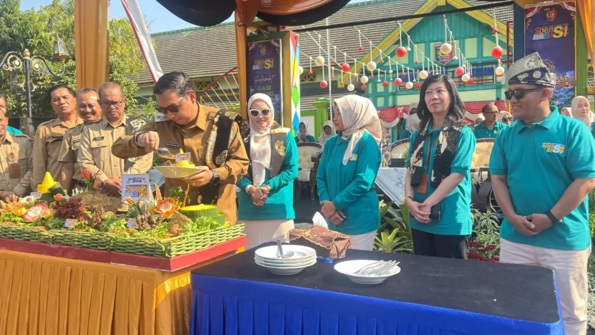 Perayaan HUT ke-84 SMPN 1 Madiun (Spensa) berlangsung meriah. Seluruh acara didanai penuh oleh swadaya wali murid.