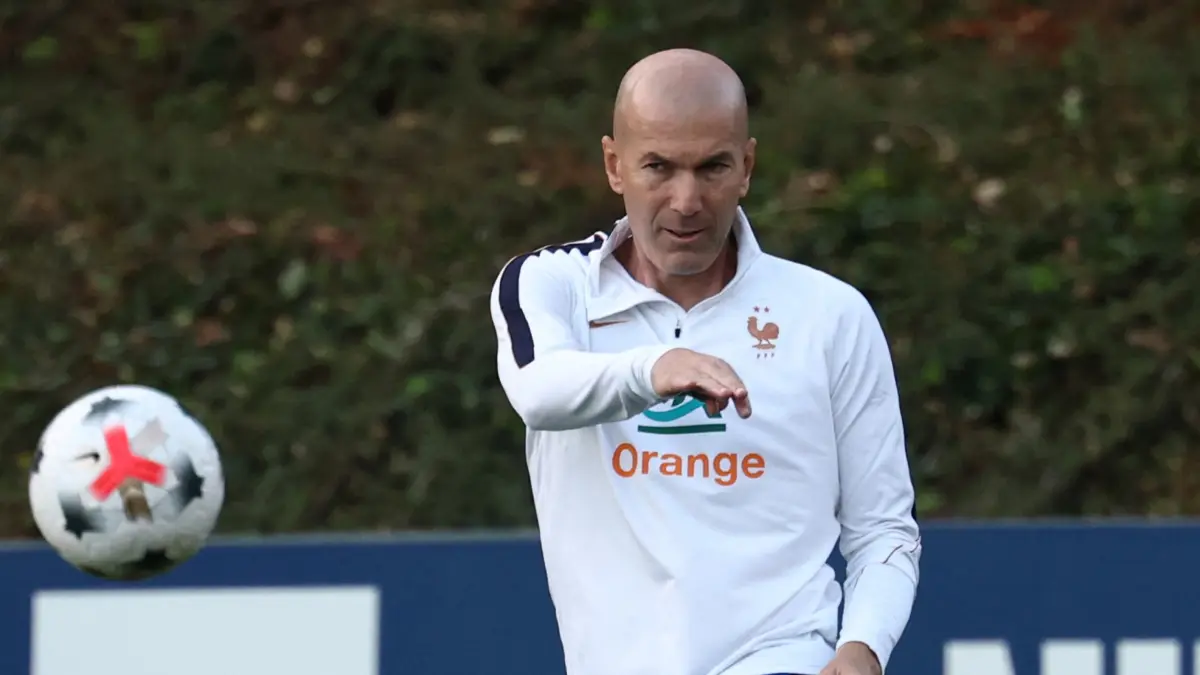 Zidane saat memimpin latihan Timnas Prancis.