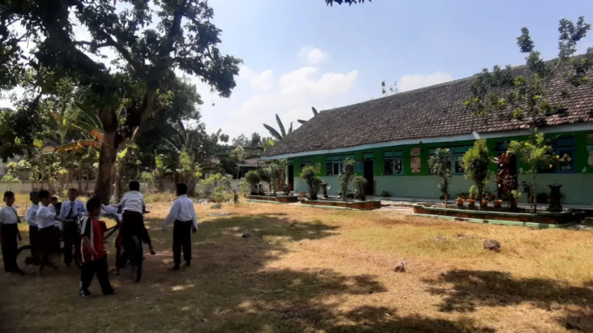 FASILITAS PENDIDIKAN: Kondisi terkini SDN Grudo 4, Ngawi, yang masuk daftar 18 sekolah sasaran rehabilitasi menggunakan anggaran P-APBD 2026. ASEP SYAEFUL BACHRI/JAWA POS RADAR NGAWI