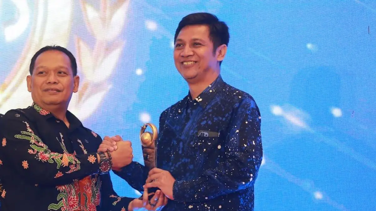 BPR Syariah Magetan dianugerahi penghargaan Best BUMD di Radar Madiun Awards 2026. (BAGAS BIMANTARA/RADAR MADIUN)