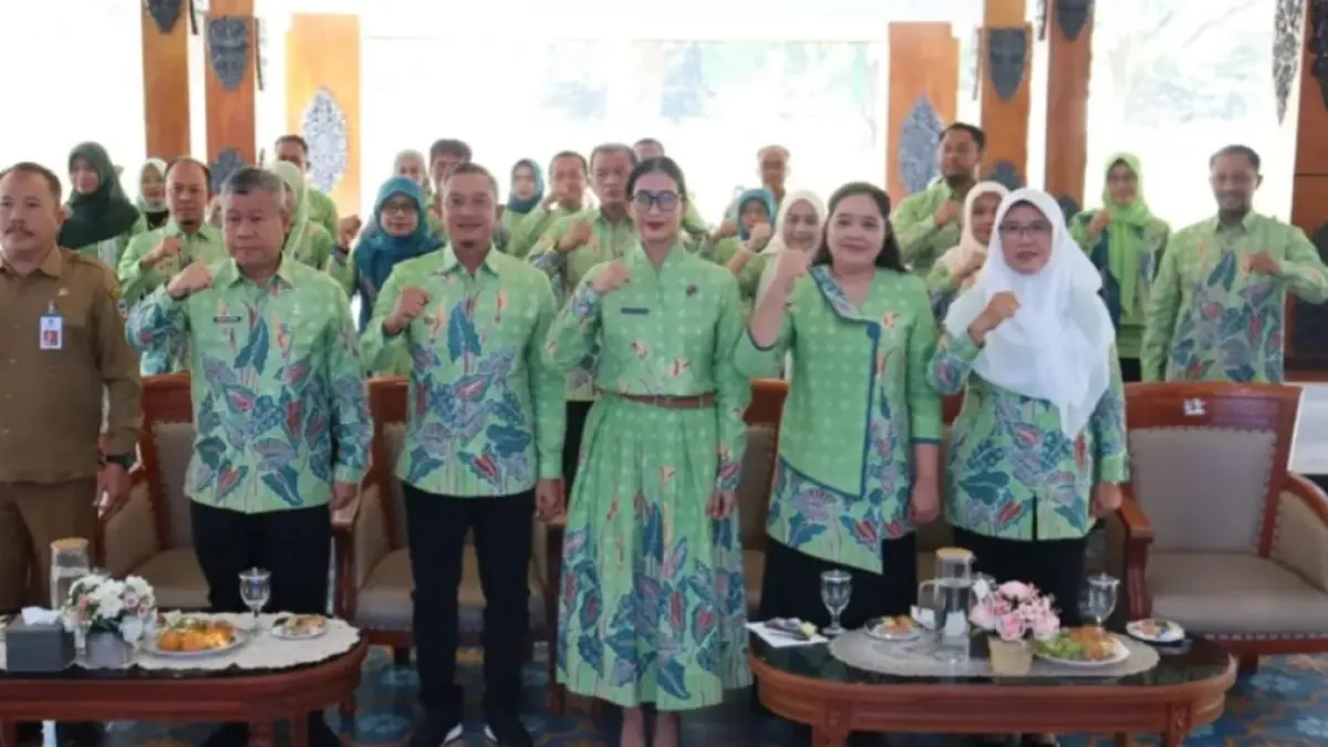 PERKUAT UMKM: Pengurus Dekranasda Kabupaten Pacitan periode 2025–2030 diminta memetakan ulang industri kreatif dan UMKM untuk memperkuat pendampingan serta daya saing produk lokal.