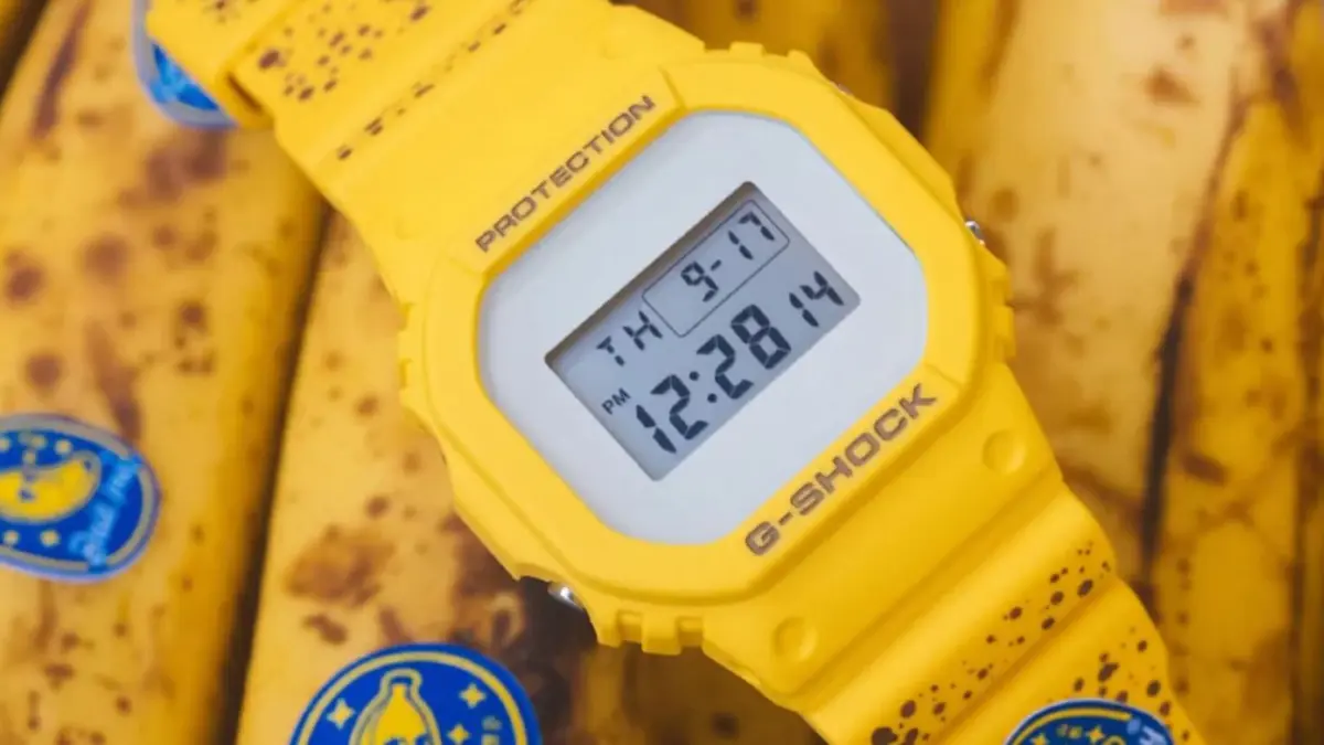 Casio G-Shock DW5600 menampilkan desain pisang.