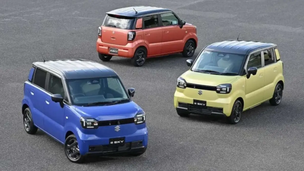 Suzuki meluncurkan mobil listrik e-Sky yang mengusung model kei car.