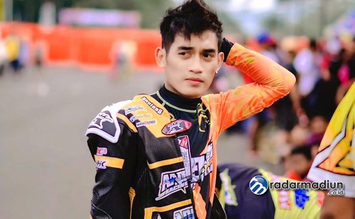 BERBAKAT: Jhendra Peking akrab dengan drag bike sejak SMP.