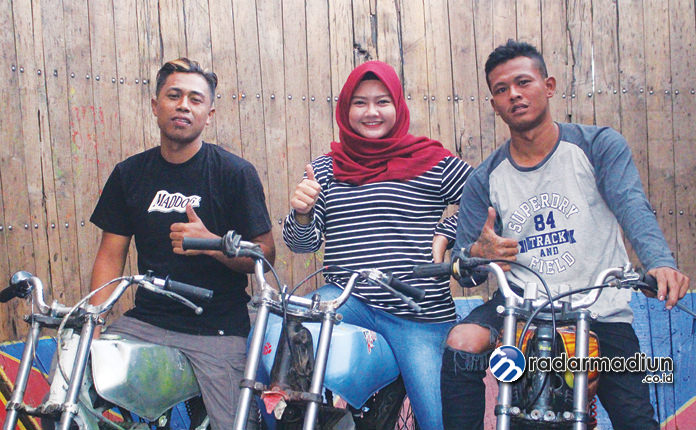 PEMBERANI: Wahyu Aditama, Suci Ramadhani dan Irsan Pratama sudah malang melintang di perlintasan tong setan.