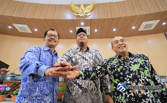 TRITUNGGAL: Dari kiri, Istono, Andi Raya, Armaya, ditetapkan sebagai calon pimpinan DPRD Kota Madiun definitif periode 2019–2024 melalui rapat internal dewan Rabu (11/9).