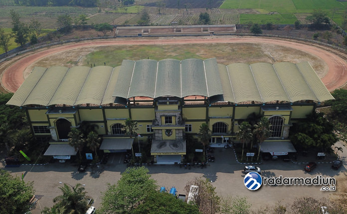 SUMBER RETRIBUSI: Kompleks GOR Pangeran Timoer, Mejayan, baru menyumbangkan Rp 1,2 juta untuk pendapatan asli daerah Kabupaten Madiun per 21 September lalu.